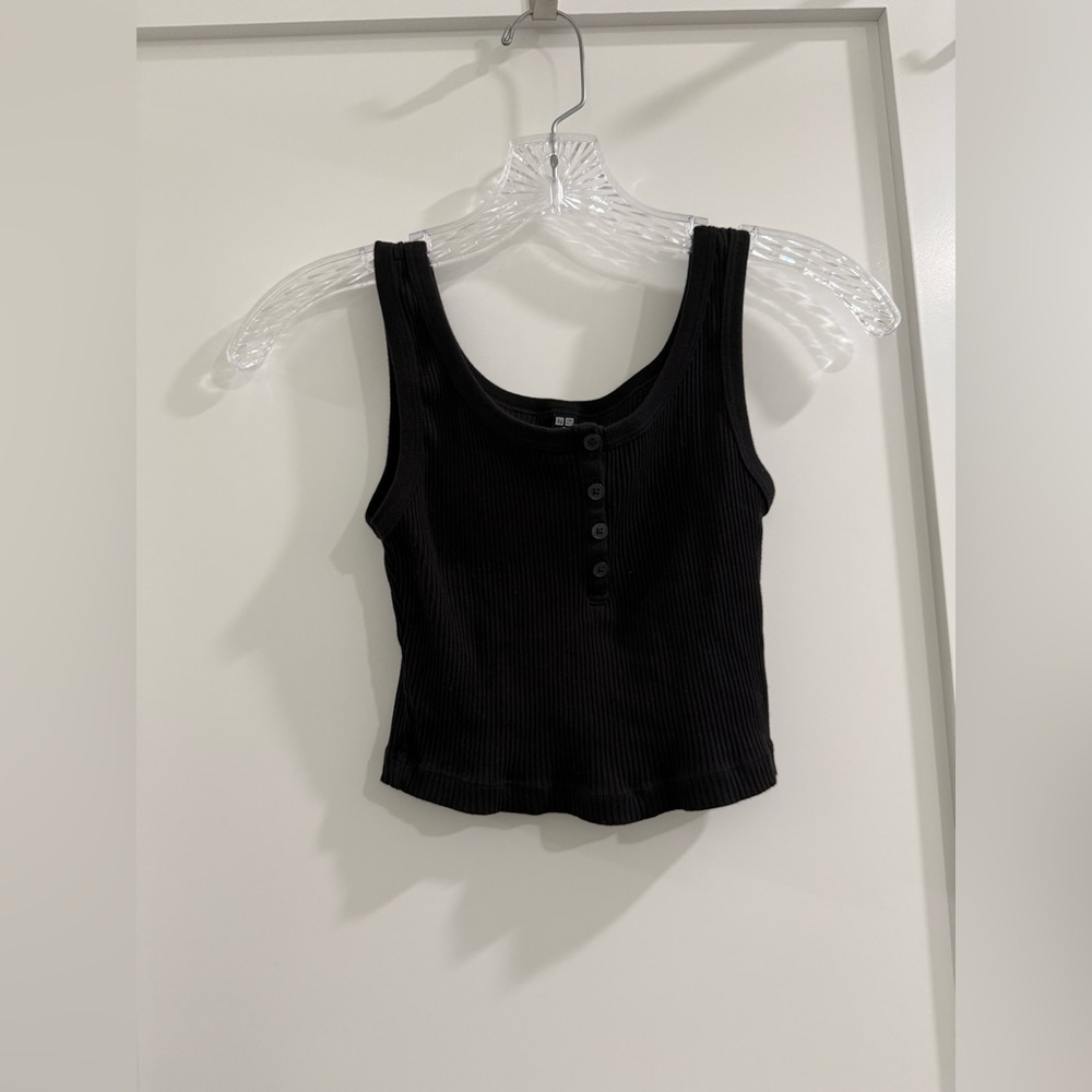 UniQlo black ribbed henley cropped tank top with working buttons (size s)